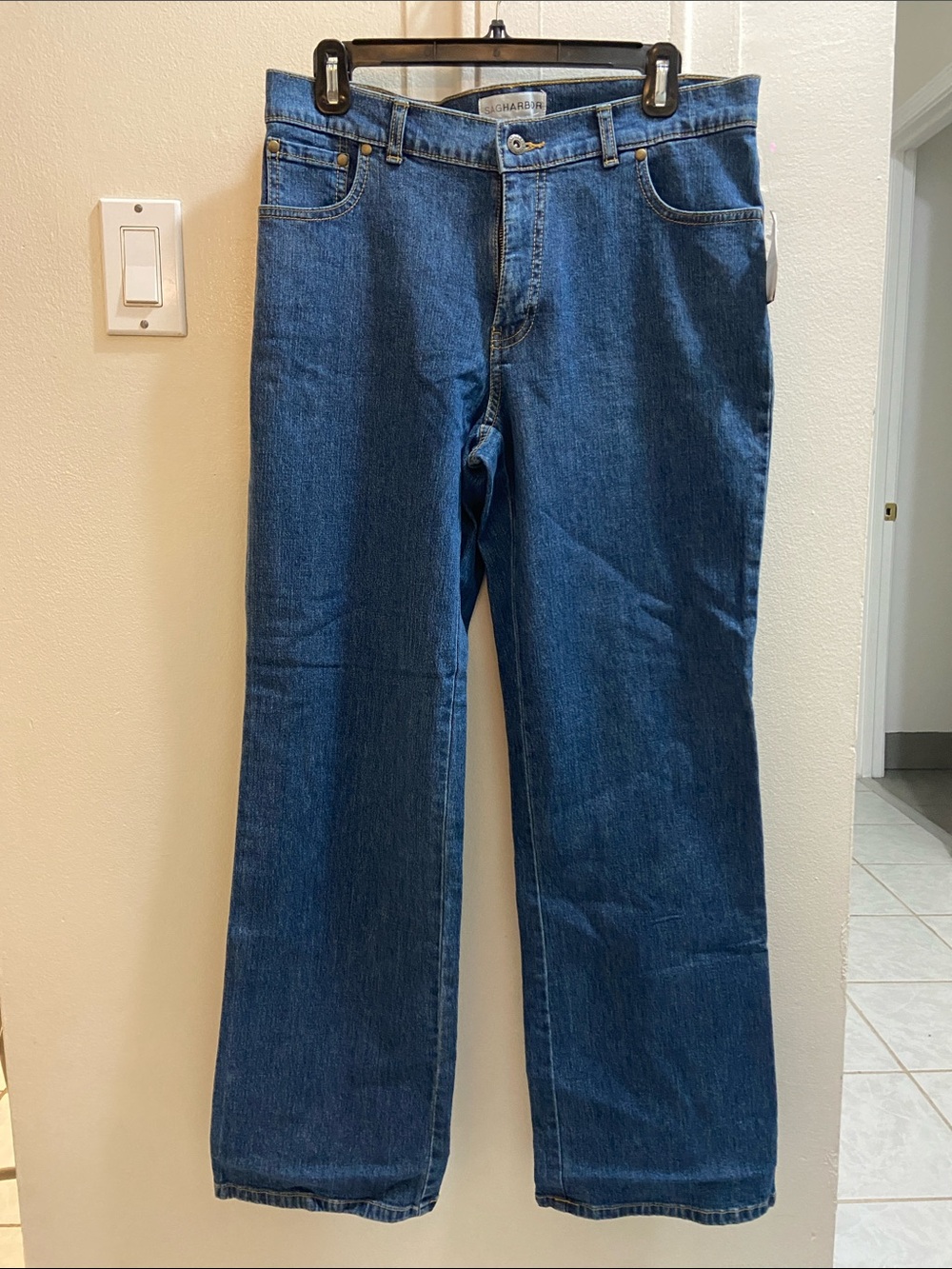 Sag Harbor Women's Straight-Leg Denim Jeans in Medium Blue
